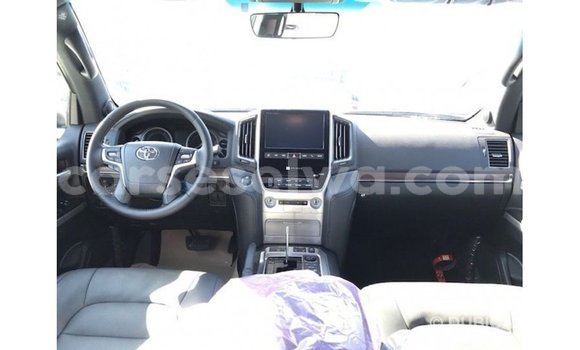 Buy Import Toyota Land Cruiser White Car in Import - Dubai in East Mahé Buy Import Toyota Land Cruiser White Car in Import - Dubai in East Mahé