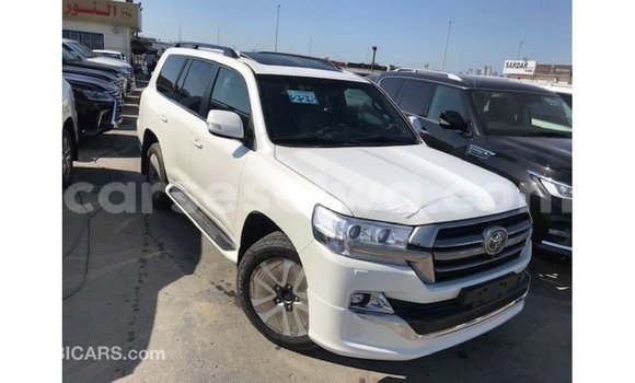 Buy Import Toyota Land Cruiser White Car in Import - Dubai in East Mahé Buy Import Toyota Land Cruiser White Car in Import - Dubai in East Mahé