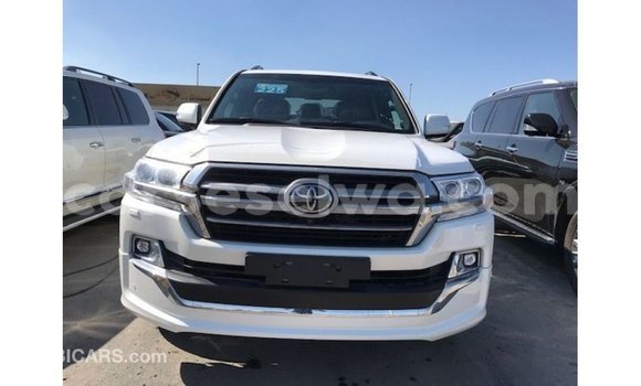 Buy Import Toyota Land Cruiser White Car in Import - Dubai in East Mahé Buy Import Toyota Land Cruiser White Car in Import - Dubai in East Mahé