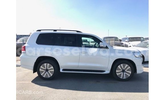 Buy Import Toyota Land Cruiser White Car in Import - Dubai in East Mahé Buy Import Toyota Land Cruiser White Car in Import - Dubai in East Mahé