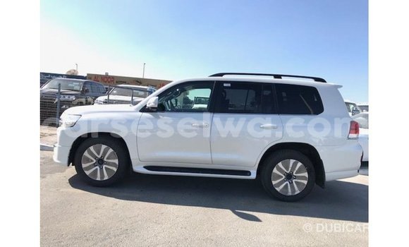 Buy Import Toyota Land Cruiser White Car in Import - Dubai in East Mahé Buy Import Toyota Land Cruiser White Car in Import - Dubai in East Mahé