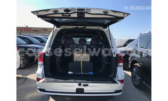Buy Import Toyota Land Cruiser White Car in Import - Dubai in East Mahé Buy Import Toyota Land Cruiser White Car in Import - Dubai in East Mahé