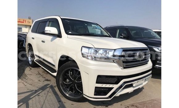Buy Import Toyota Land Cruiser White Car in Import - Dubai in East Mahé Buy Import Toyota Land Cruiser White Car in Import - Dubai in East Mahé