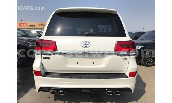 Buy Import Toyota Land Cruiser White Car in Import - Dubai in East Mahé Buy Import Toyota Land Cruiser White Car in Import - Dubai in East Mahé