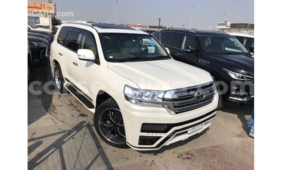 Buy Import Toyota Land Cruiser White Car in Import - Dubai in East Mahé Buy Import Toyota Land Cruiser White Car in Import - Dubai in East Mahé