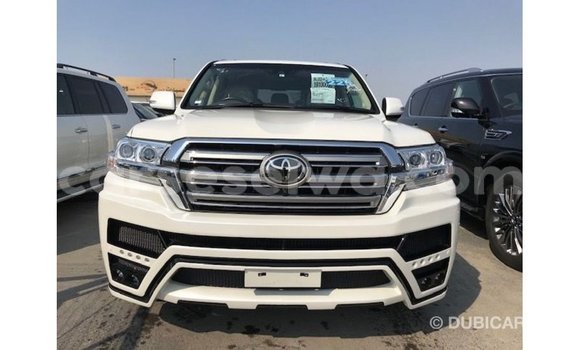 Buy Import Toyota Land Cruiser White Car in Import - Dubai in East Mahé Buy Import Toyota Land Cruiser White Car in Import - Dubai in East Mahé