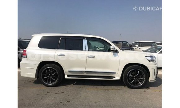 Buy Import Toyota Land Cruiser White Car in Import - Dubai in East Mahé Buy Import Toyota Land Cruiser White Car in Import - Dubai in East Mahé
