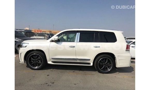 Buy Import Toyota Land Cruiser White Car in Import - Dubai in East Mahé Buy Import Toyota Land Cruiser White Car in Import - Dubai in East Mahé