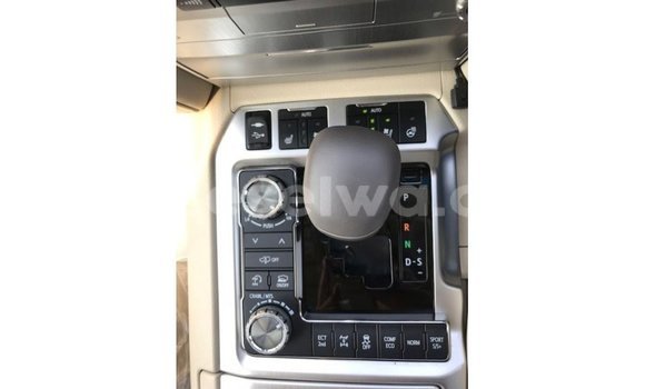 Buy Import Toyota Land Cruiser White Car in Import - Dubai in East Mahé Buy Import Toyota Land Cruiser White Car in Import - Dubai in East Mahé