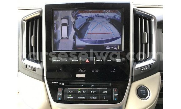 Buy Import Toyota Land Cruiser White Car in Import - Dubai in East Mahé Buy Import Toyota Land Cruiser White Car in Import - Dubai in East Mahé