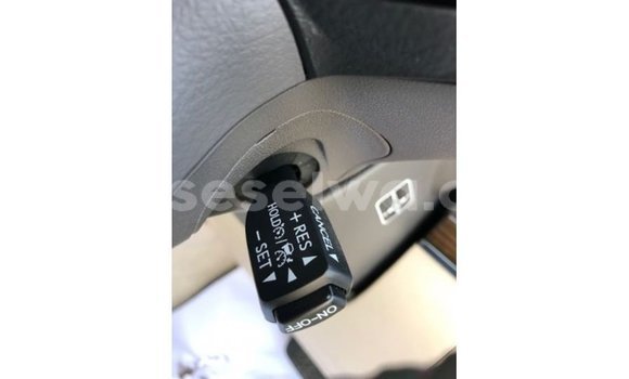 Buy Import Toyota Land Cruiser White Car in Import - Dubai in East Mahé Buy Import Toyota Land Cruiser White Car in Import - Dubai in East Mahé