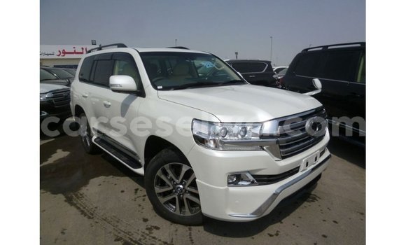 Buy Import Toyota Land Cruiser White Car in Import - Dubai in East Mahé Buy Import Toyota Land Cruiser White Car in Import - Dubai in East Mahé