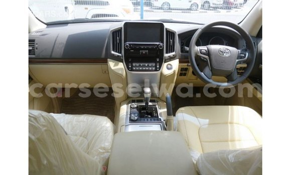 Buy Import Toyota Land Cruiser White Car in Import - Dubai in East Mahé Buy Import Toyota Land Cruiser White Car in Import - Dubai in East Mahé
