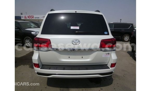 Buy Import Toyota Land Cruiser White Car in Import - Dubai in East Mahé Buy Import Toyota Land Cruiser White Car in Import - Dubai in East Mahé