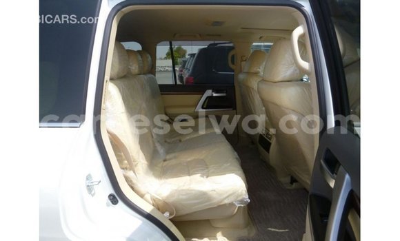Buy Import Toyota Land Cruiser White Car in Import - Dubai in East Mahé Buy Import Toyota Land Cruiser White Car in Import - Dubai in East Mahé