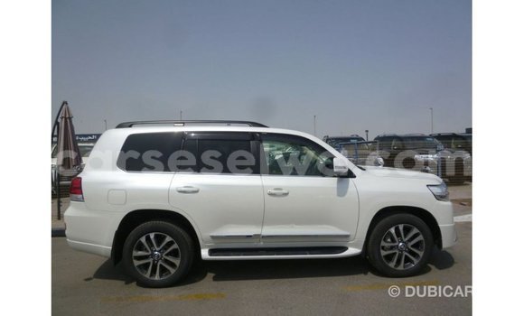 Buy Import Toyota Land Cruiser White Car in Import - Dubai in East Mahé Buy Import Toyota Land Cruiser White Car in Import - Dubai in East Mahé