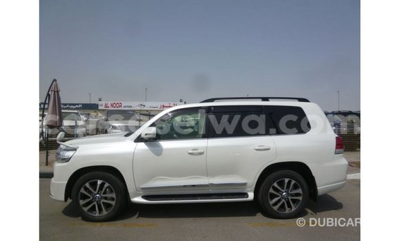 Buy Import Toyota Land Cruiser White Car in Import - Dubai in East Mahé Buy Import Toyota Land Cruiser White Car in Import - Dubai in East Mahé
