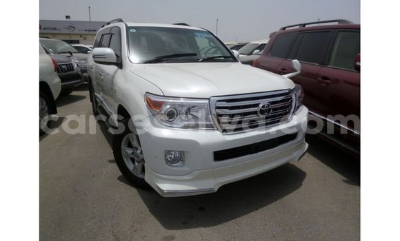 Buy Import Toyota Land Cruiser White Car in Import - Dubai in East Mahé Buy Import Toyota Land Cruiser White Car in Import - Dubai in East Mahé