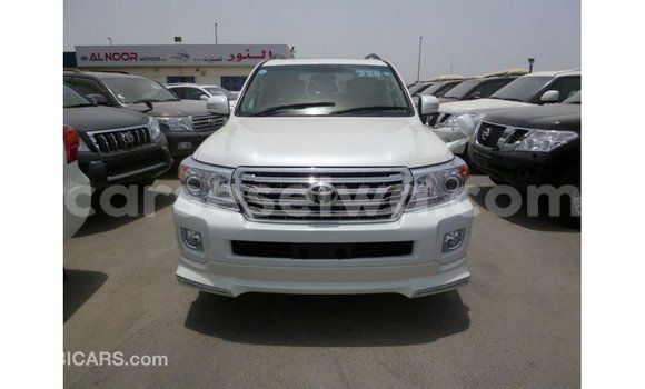 Buy Import Toyota Land Cruiser White Car in Import - Dubai in East Mahé Buy Import Toyota Land Cruiser White Car in Import - Dubai in East Mahé