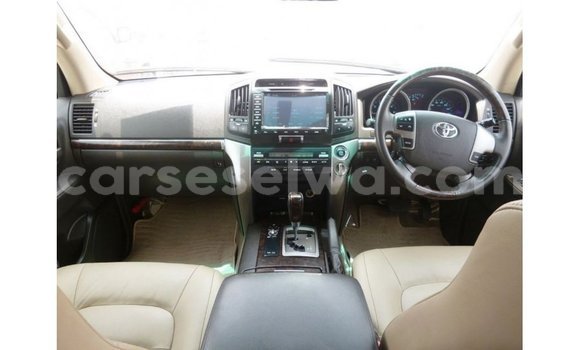 Buy Import Toyota Land Cruiser White Car in Import - Dubai in East Mahé Buy Import Toyota Land Cruiser White Car in Import - Dubai in East Mahé