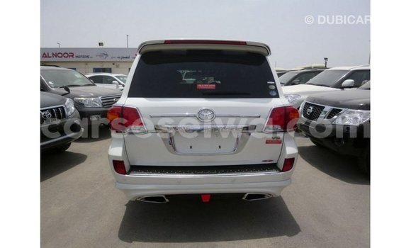 Buy Import Toyota Land Cruiser White Car in Import - Dubai in East Mahé Buy Import Toyota Land Cruiser White Car in Import - Dubai in East Mahé