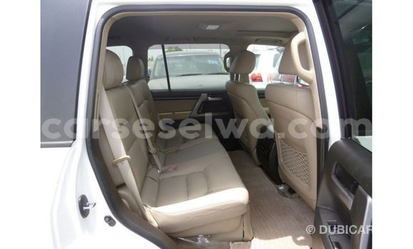 Buy Import Toyota Land Cruiser White Car in Import - Dubai in East Mahé Buy Import Toyota Land Cruiser White Car in Import - Dubai in East Mahé