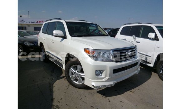Buy Import Toyota Land Cruiser White Car in Import - Dubai in East Mahé Buy Import Toyota Land Cruiser White Car in Import - Dubai in East Mahé