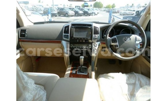 Buy Import Toyota Land Cruiser White Car in Import - Dubai in East Mahé Buy Import Toyota Land Cruiser White Car in Import - Dubai in East Mahé