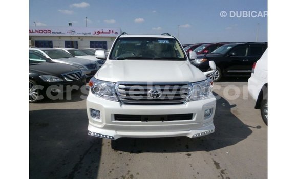 Buy Import Toyota Land Cruiser White Car in Import - Dubai in East Mahé Buy Import Toyota Land Cruiser White Car in Import - Dubai in East Mahé