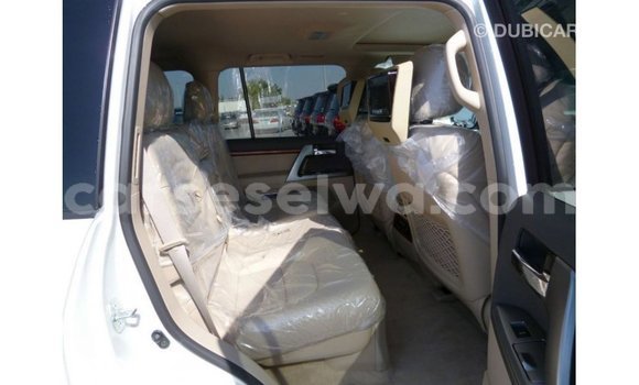Buy Import Toyota Land Cruiser White Car in Import - Dubai in East Mahé Buy Import Toyota Land Cruiser White Car in Import - Dubai in East Mahé