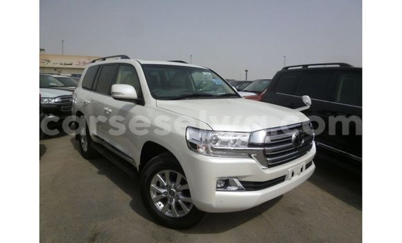 Buy Import Toyota Land Cruiser White Car in Import - Dubai in East Mahé Buy Import Toyota Land Cruiser White Car in Import - Dubai in East Mahé
