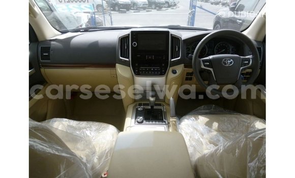Buy Import Toyota Land Cruiser White Car in Import - Dubai in East Mahé Buy Import Toyota Land Cruiser White Car in Import - Dubai in East Mahé