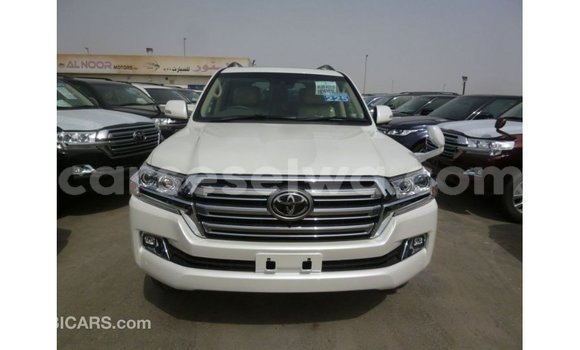 Buy Import Toyota Land Cruiser White Car in Import - Dubai in East Mahé Buy Import Toyota Land Cruiser White Car in Import - Dubai in East Mahé