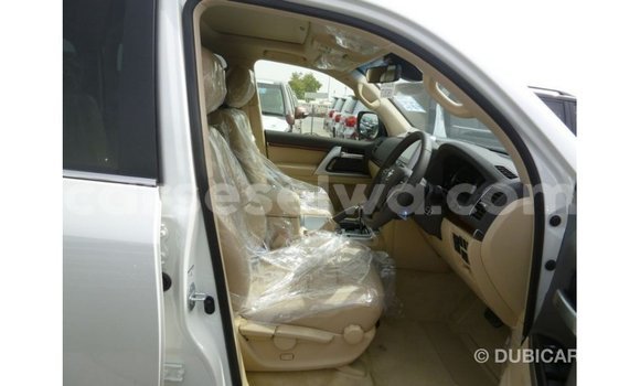 Buy Import Toyota Land Cruiser White Car in Import - Dubai in East Mahé Buy Import Toyota Land Cruiser White Car in Import - Dubai in East Mahé