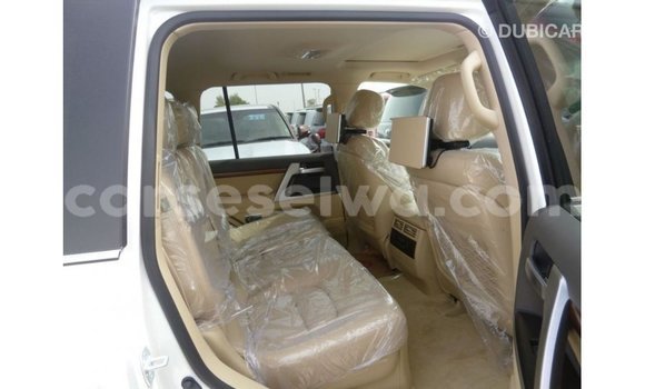 Buy Import Toyota Land Cruiser White Car in Import - Dubai in East Mahé Buy Import Toyota Land Cruiser White Car in Import - Dubai in East Mahé