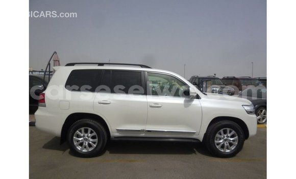 Buy Import Toyota Land Cruiser White Car in Import - Dubai in East Mahé Buy Import Toyota Land Cruiser White Car in Import - Dubai in East Mahé
