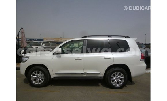 Buy Import Toyota Land Cruiser White Car in Import - Dubai in East Mahé Buy Import Toyota Land Cruiser White Car in Import - Dubai in East Mahé