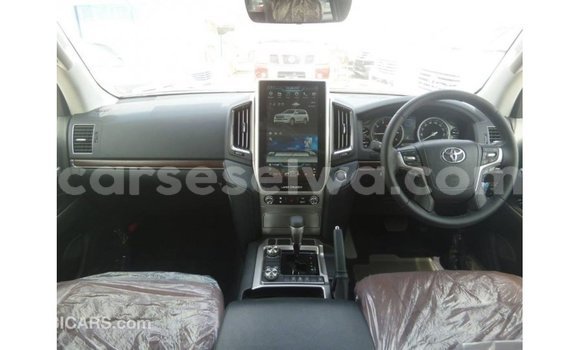 Buy Import Toyota Land Cruiser White Car in Import - Dubai in East Mahé Buy Import Toyota Land Cruiser White Car in Import - Dubai in East Mahé
