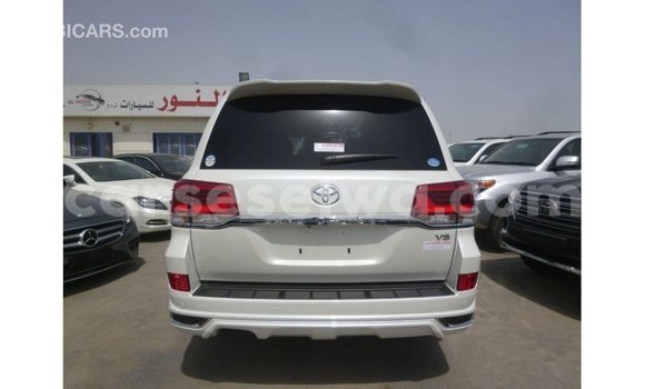 Buy Import Toyota Land Cruiser White Car in Import - Dubai in East Mahé Buy Import Toyota Land Cruiser White Car in Import - Dubai in East Mahé
