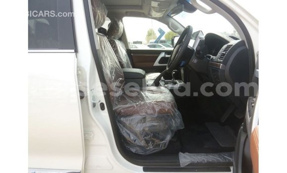 Buy Import Toyota Land Cruiser White Car in Import - Dubai in East Mahé Buy Import Toyota Land Cruiser White Car in Import - Dubai in East Mahé