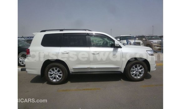 Buy Import Toyota Land Cruiser White Car in Import - Dubai in East Mahé Buy Import Toyota Land Cruiser White Car in Import - Dubai in East Mahé