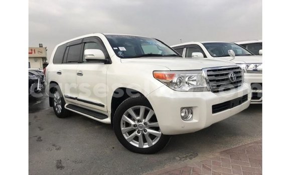 Buy Import Toyota Land Cruiser White Car in Import - Dubai in East Mahé Buy Import Toyota Land Cruiser White Car in Import - Dubai in East Mahé