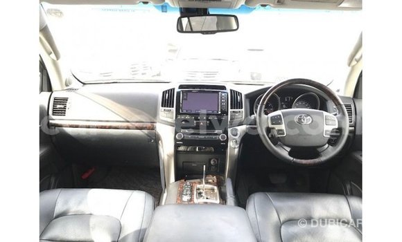 Buy Import Toyota Land Cruiser White Car in Import - Dubai in East Mahé Buy Import Toyota Land Cruiser White Car in Import - Dubai in East Mahé