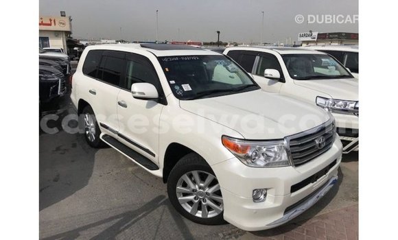 Buy Import Toyota Land Cruiser White Car in Import - Dubai in East Mahé Buy Import Toyota Land Cruiser White Car in Import - Dubai in East Mahé