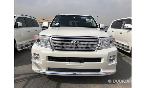 Buy Import Toyota Land Cruiser White Car in Import - Dubai in East Mahé Buy Import Toyota Land Cruiser White Car in Import - Dubai in East Mahé