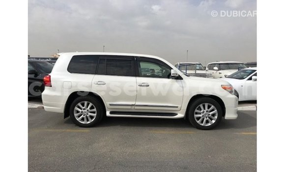 Buy Import Toyota Land Cruiser White Car in Import - Dubai in East Mahé Buy Import Toyota Land Cruiser White Car in Import - Dubai in East Mahé