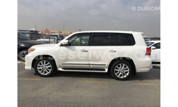 Buy Import Toyota Land Cruiser White Car in Import - Dubai in East Mahé Buy Import Toyota Land Cruiser White Car in Import - Dubai in East Mahé