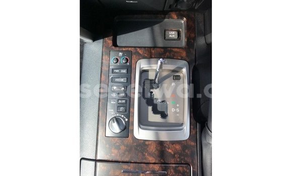 Buy Import Toyota Land Cruiser White Car in Import - Dubai in East Mahé Buy Import Toyota Land Cruiser White Car in Import - Dubai in East Mahé