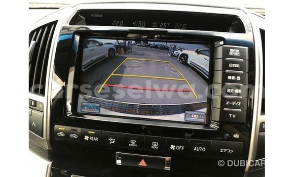 Buy Import Toyota Land Cruiser White Car in Import - Dubai in East Mahé Buy Import Toyota Land Cruiser White Car in Import - Dubai in East Mahé
