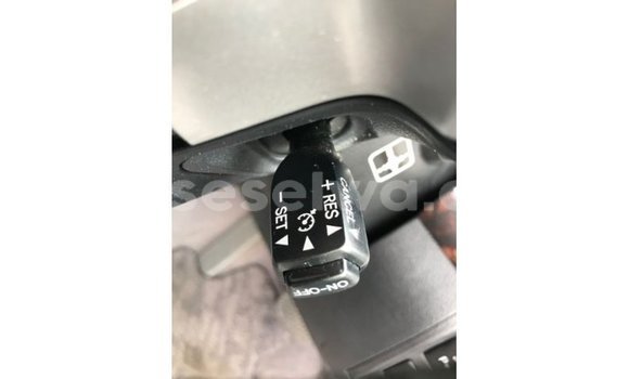 Buy Import Toyota Land Cruiser White Car in Import - Dubai in East Mahé Buy Import Toyota Land Cruiser White Car in Import - Dubai in East Mahé